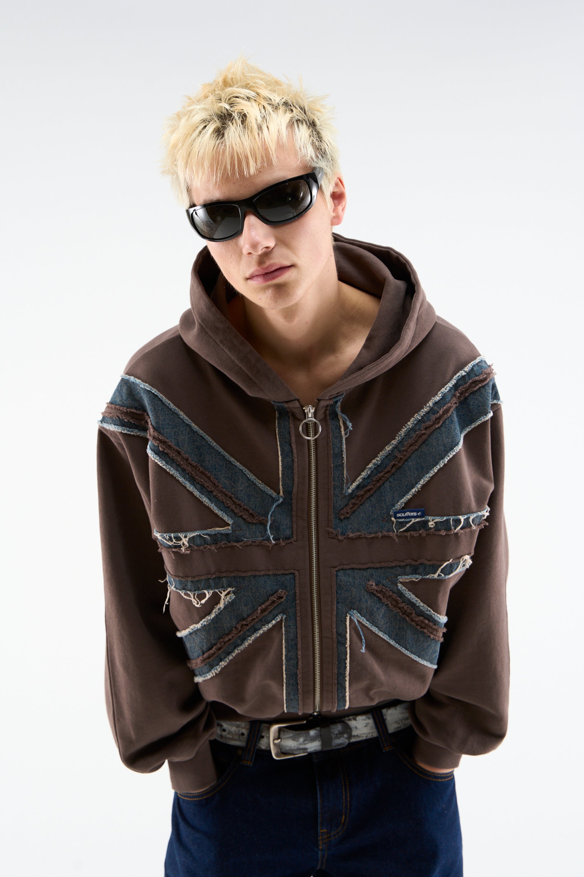 Cremallera marrón con bandera