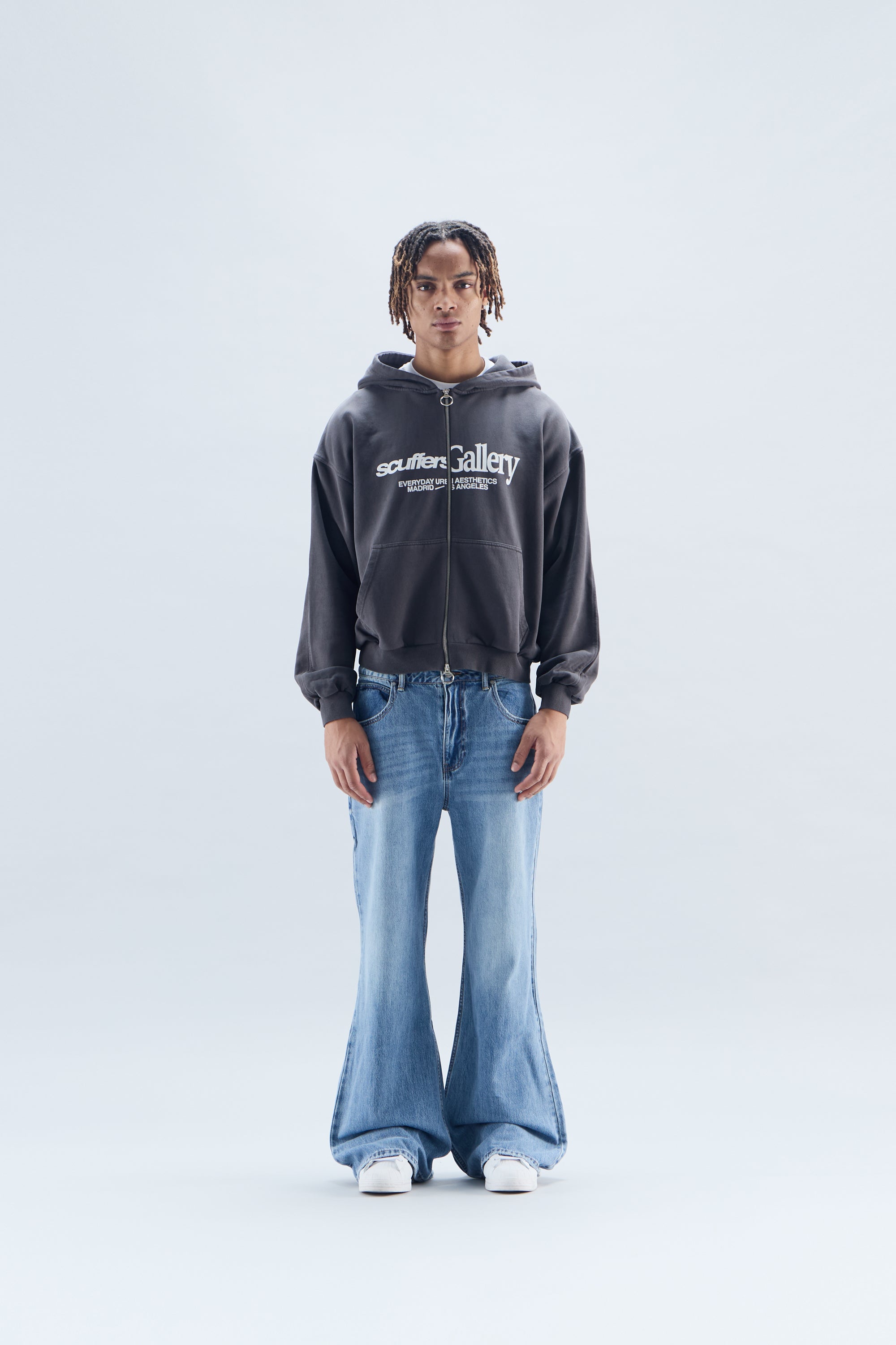 Sudadera con capucha negra con cremallera Gallery